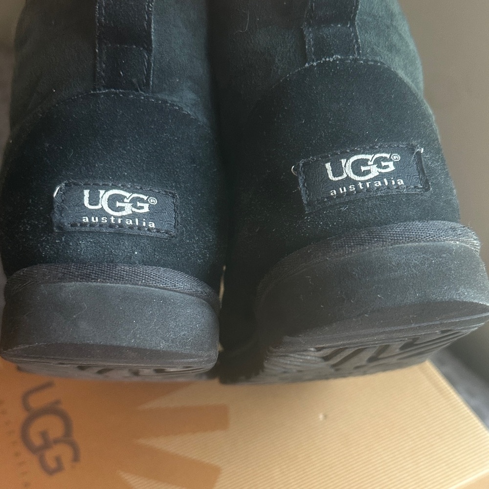 UGG Classic Mini Boots Black Women’s Size 8 Shearling Lined - Picture 9 of 16